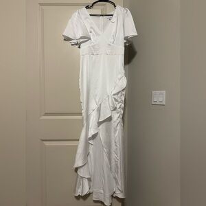 Lulus White long dress. Size M.